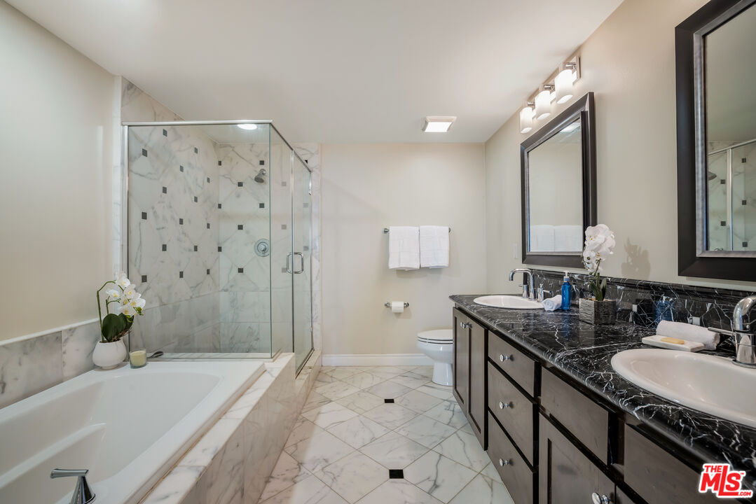4424 Whitsett Ave Unit: 105