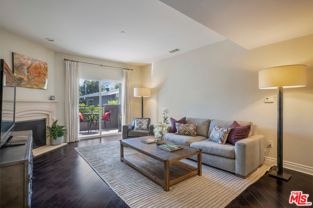 4424 Whitsett Ave Unit: 105