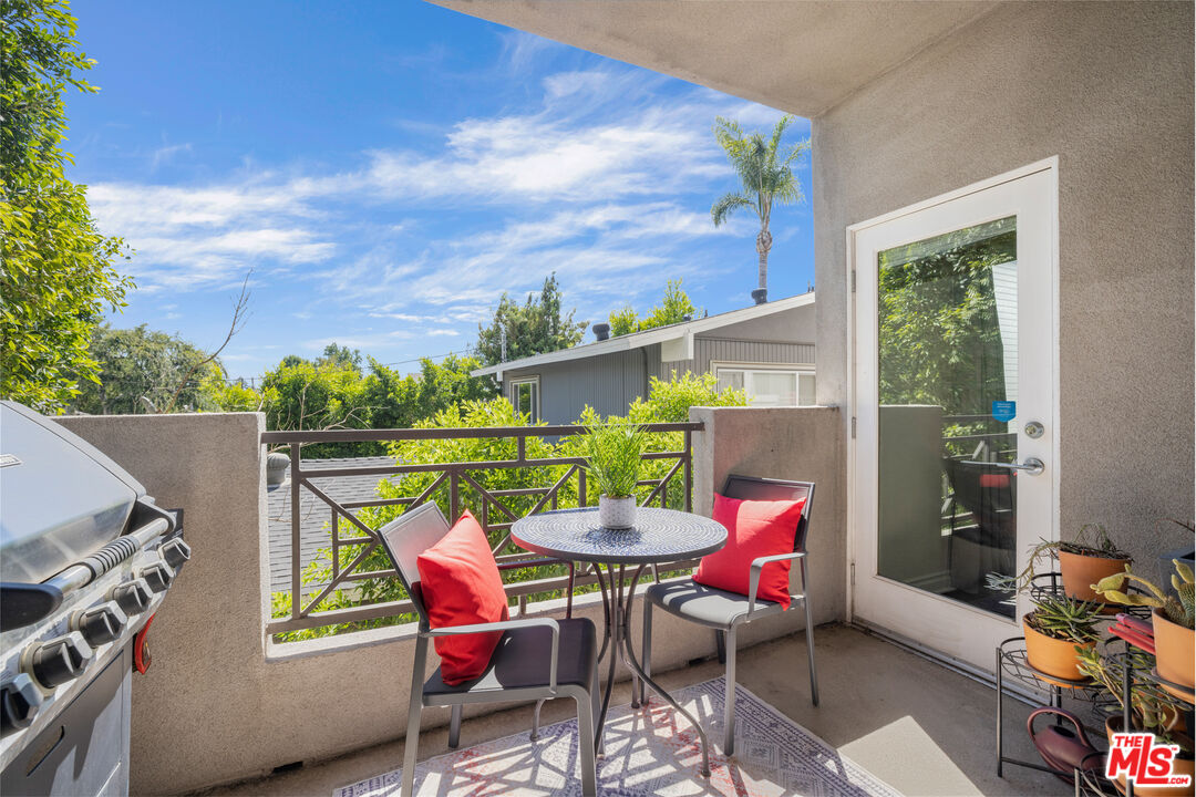 4424 Whitsett Ave Unit: 105