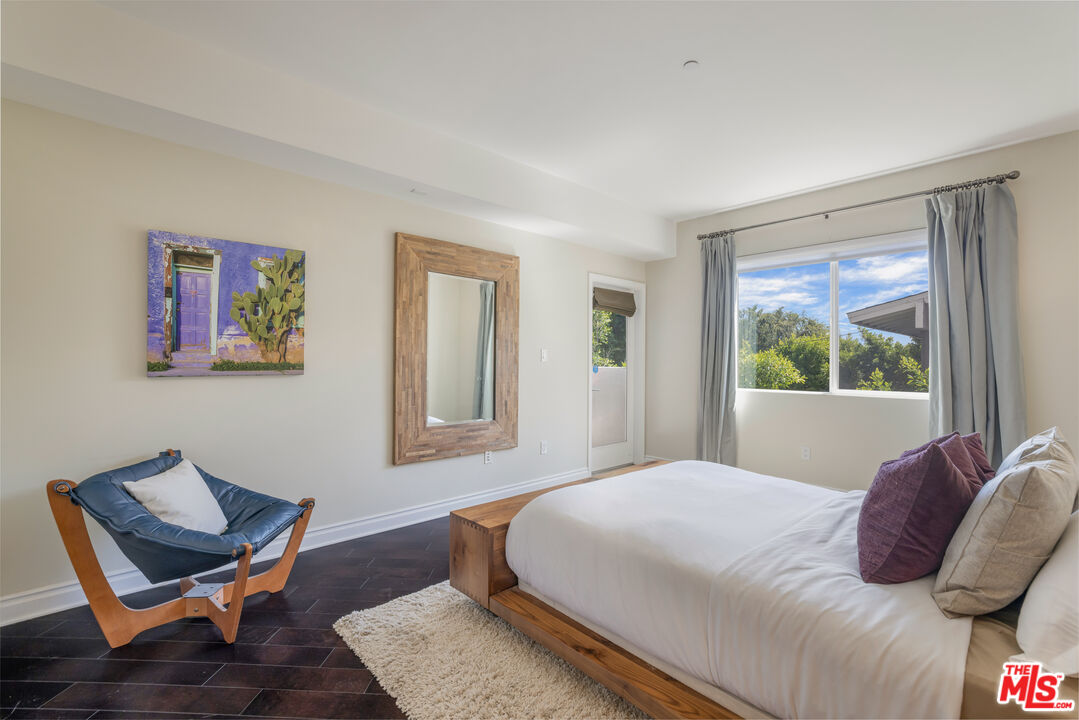 4424 Whitsett Ave Unit: 105