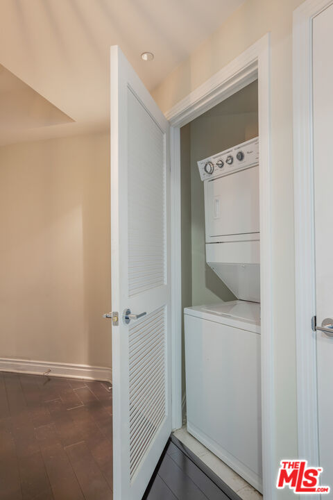 4424 Whitsett Ave Unit: 105