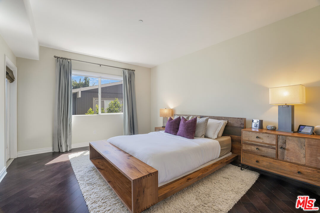 4424 Whitsett Ave Unit: 105