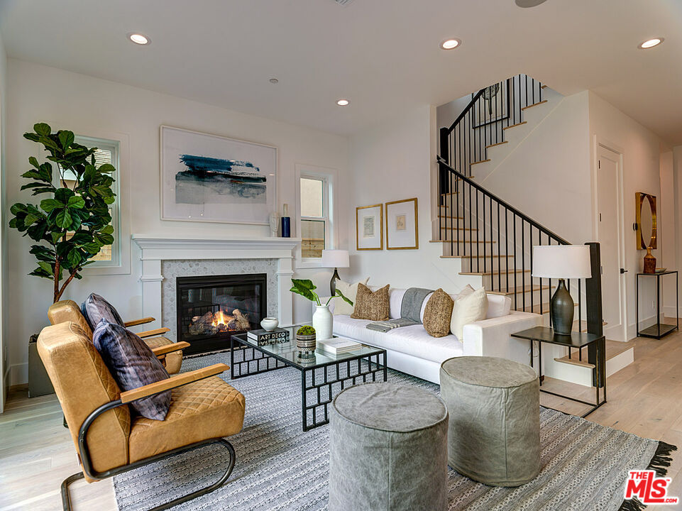10906 Pickford Way