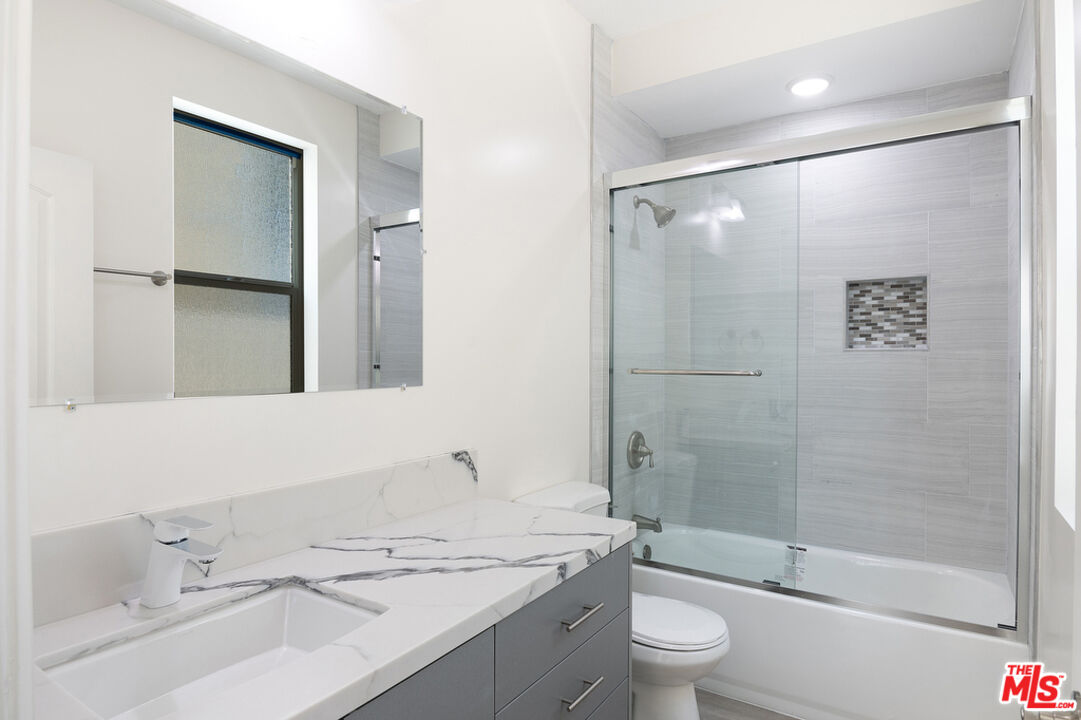 1327 23rd St Unit: B1