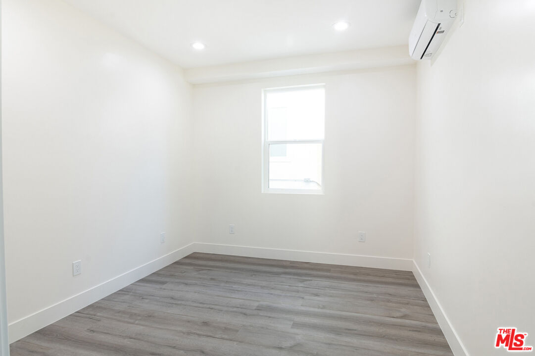 1327 23rd St Unit: B1