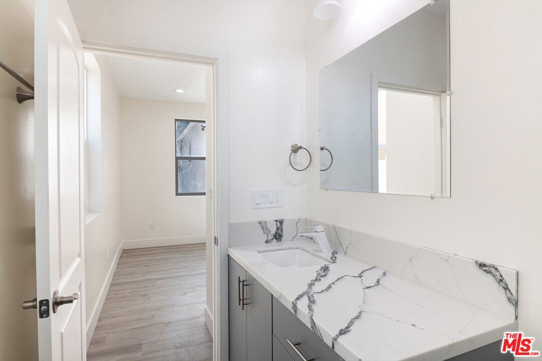1327 23rd St Unit: B1