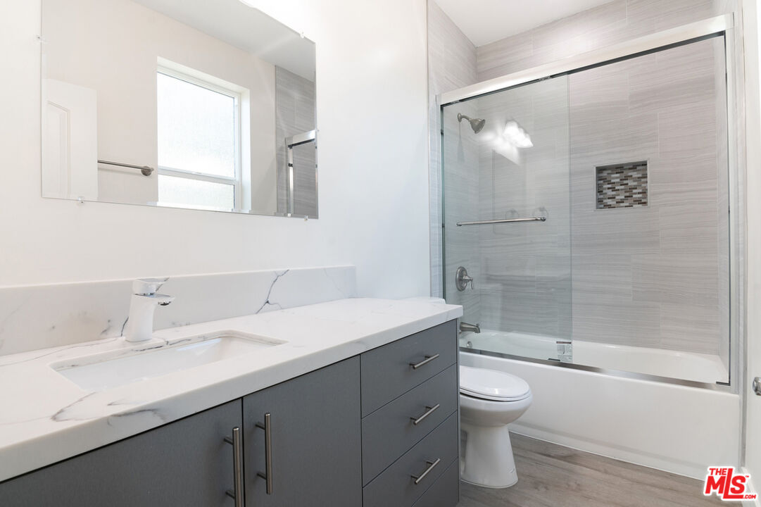 1327 23rd St Unit: B2