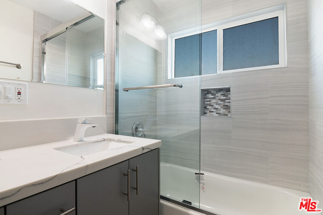 1327 23rd St Unit: B2