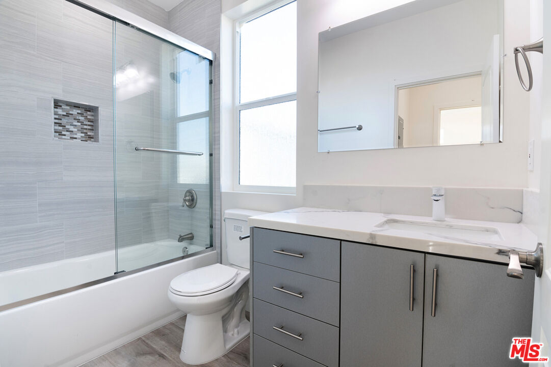 1327 23rd St Unit: B2