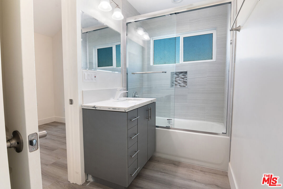 1327 23rd St Unit: B2