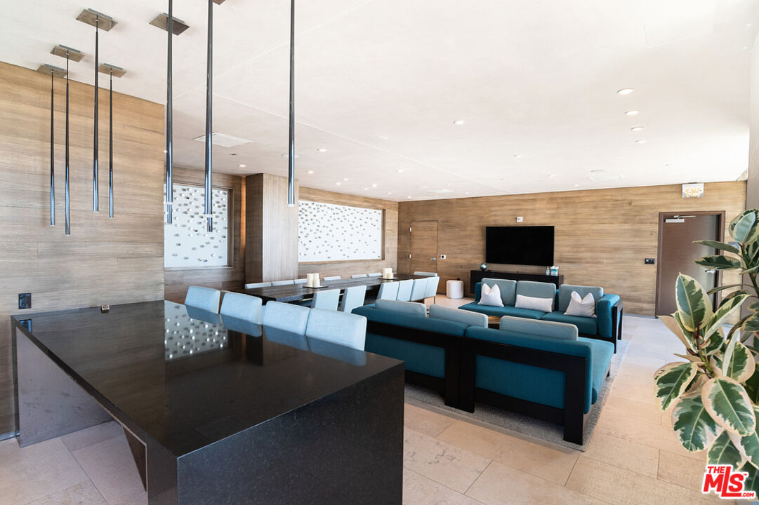 1755 Ocean Ave Unit: 402
