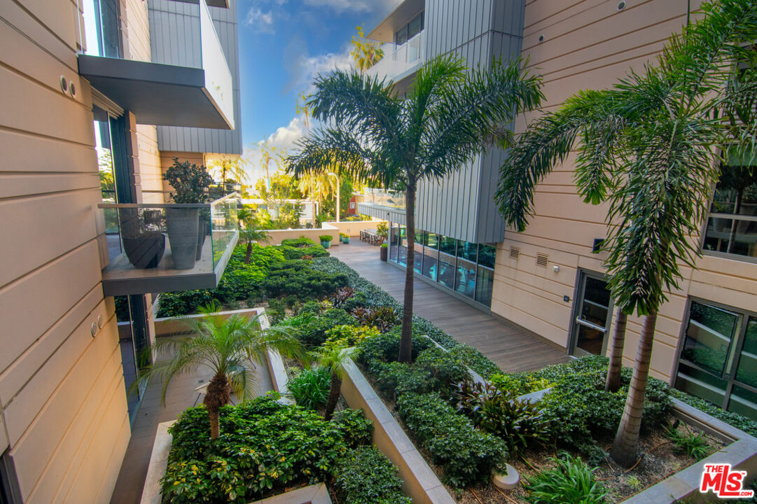 1755 Ocean Ave Unit: 402