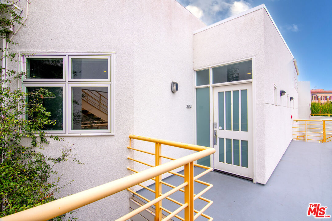 3002 3rd St Unit: 304