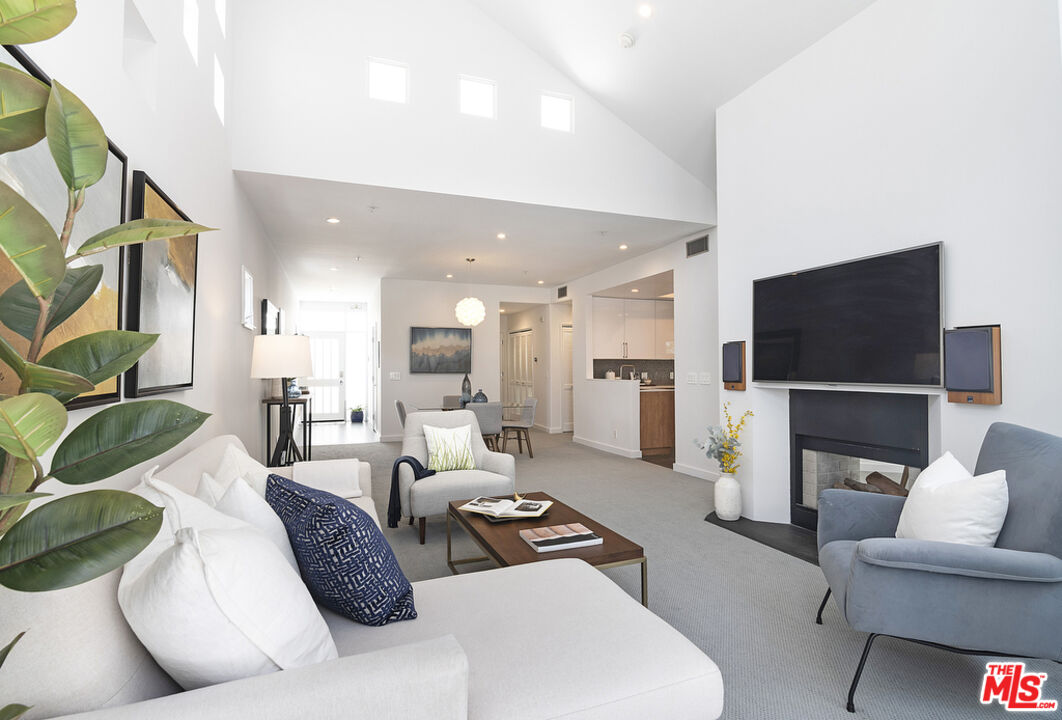 3002 3rd St Unit: 304