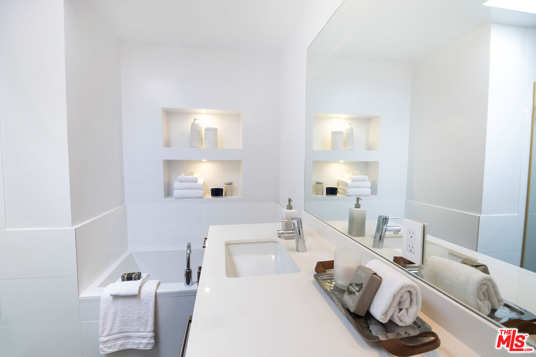 3002 3rd St Unit: 304