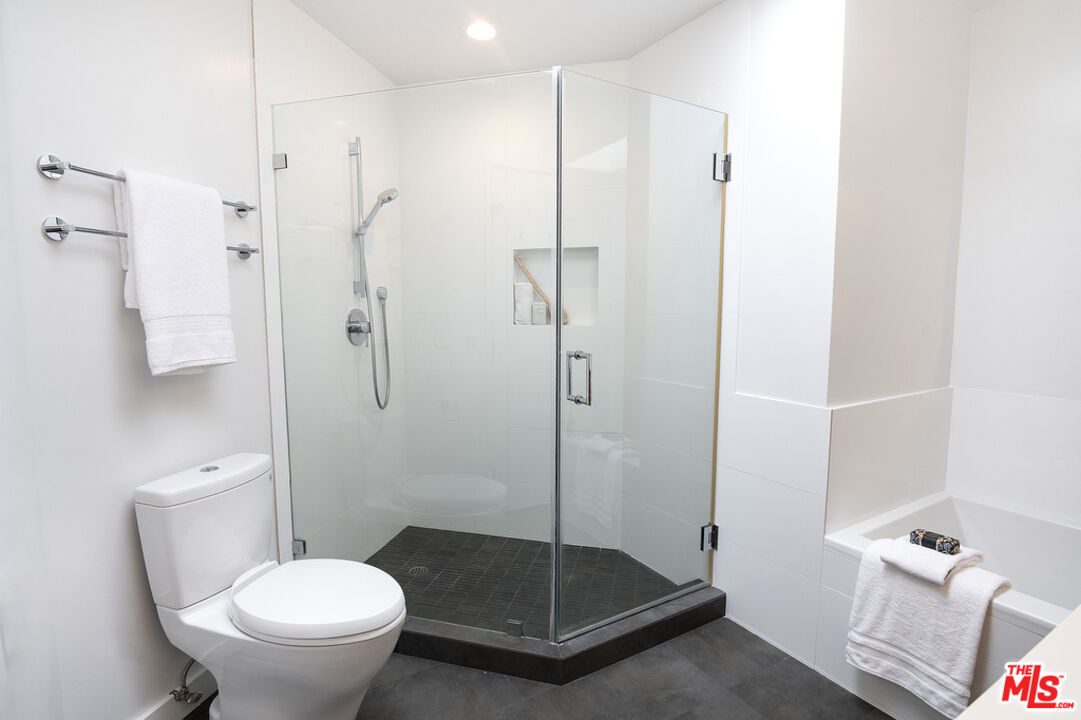 3002 3rd St Unit: 304