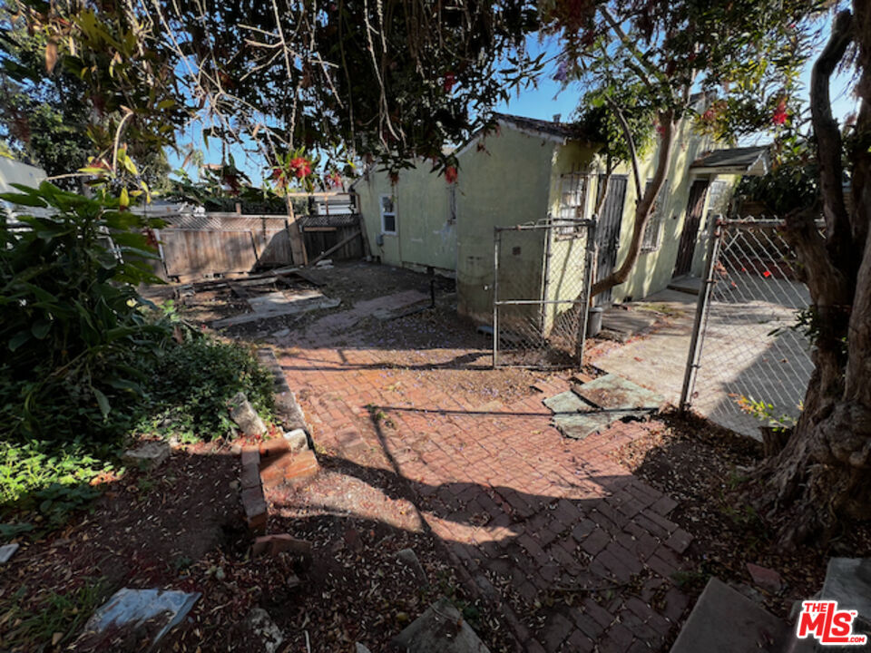 1114 Ozone Ave