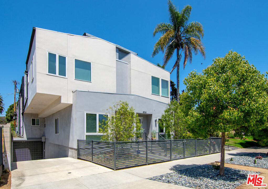 4034 La Salle Ave