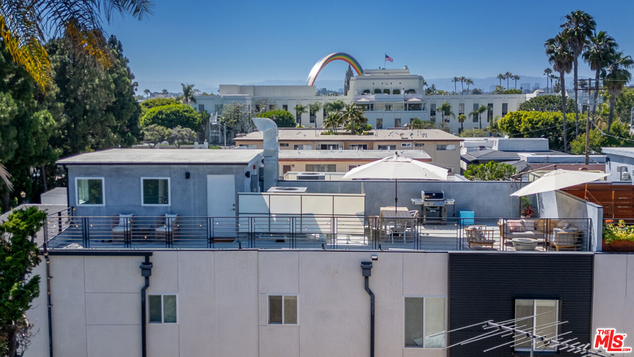4034 La Salle Ave