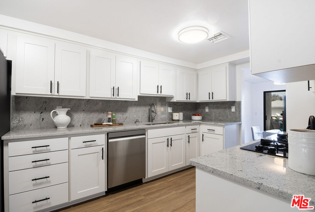 12321 Ocean Park Blvd Unit: 3