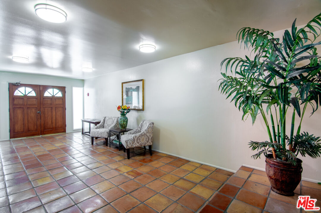 12321 Ocean Park Blvd Unit: 3