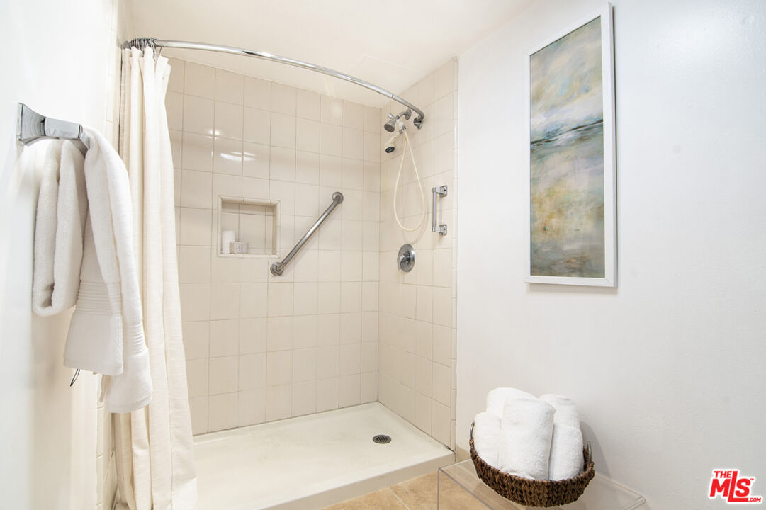 12321 Ocean Park Blvd Unit: 3