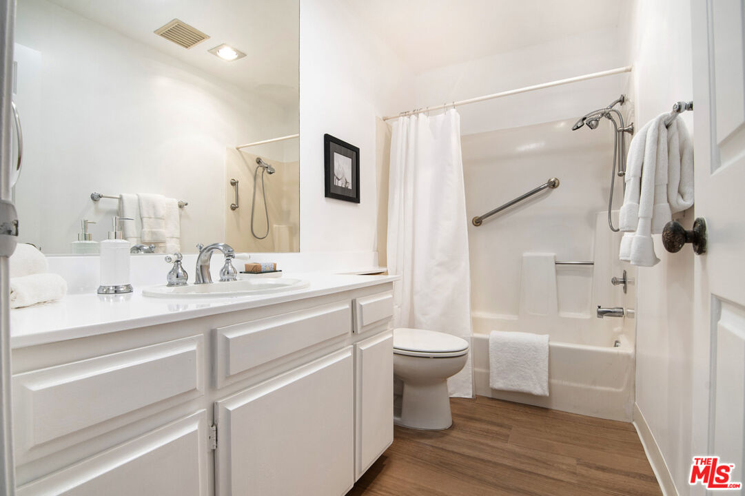 12321 Ocean Park Blvd Unit: 3