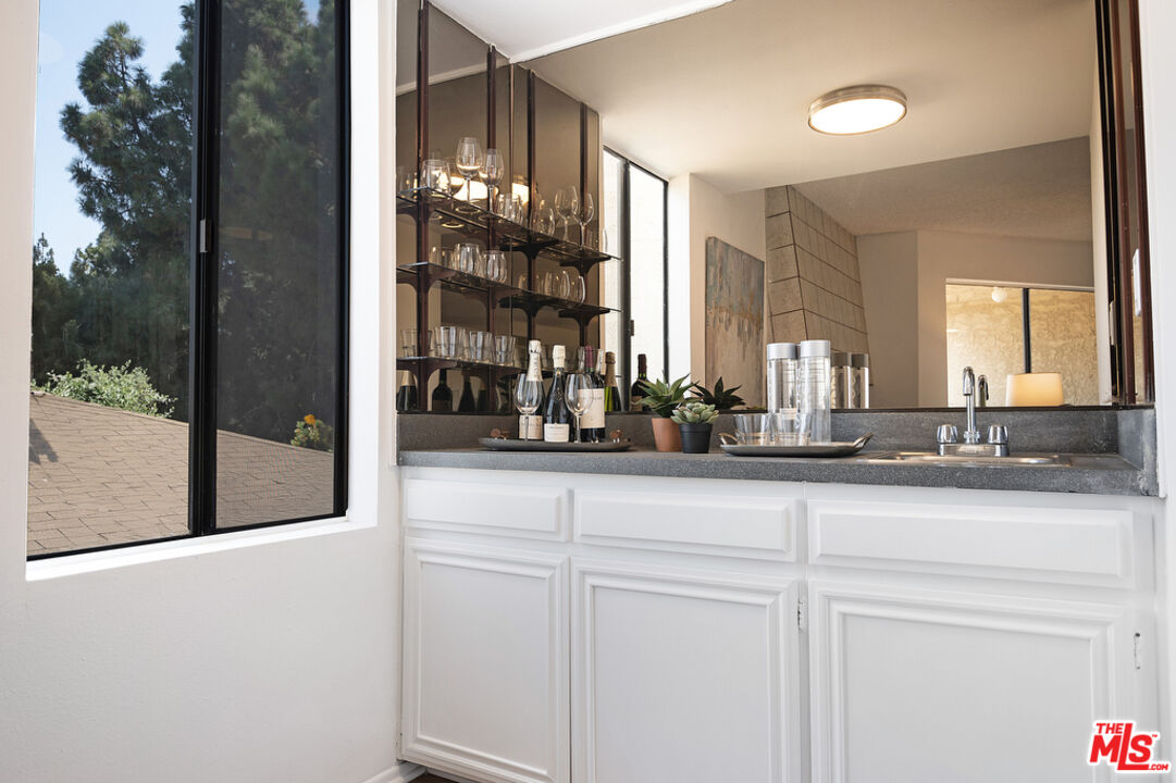 12321 Ocean Park Blvd Unit: 3