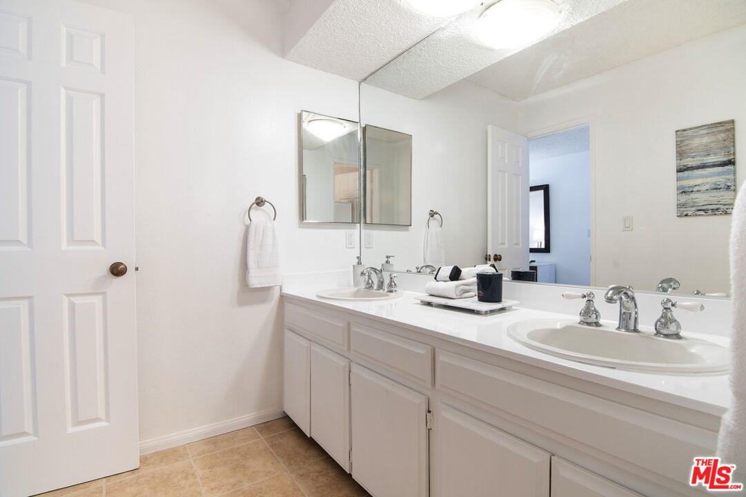 12321 Ocean Park Blvd Unit: 3