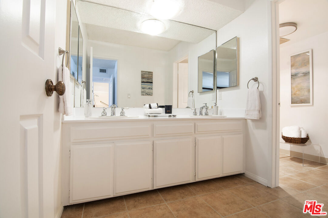 12321 Ocean Park Blvd Unit: 3