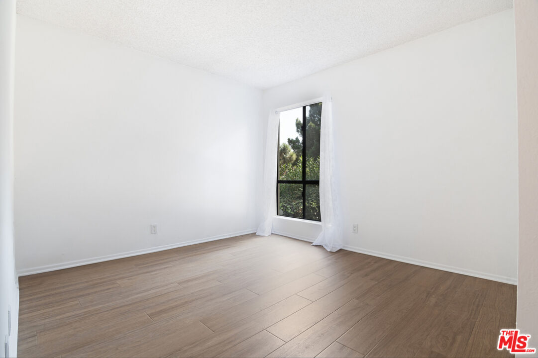 12321 Ocean Park Blvd Unit: 3