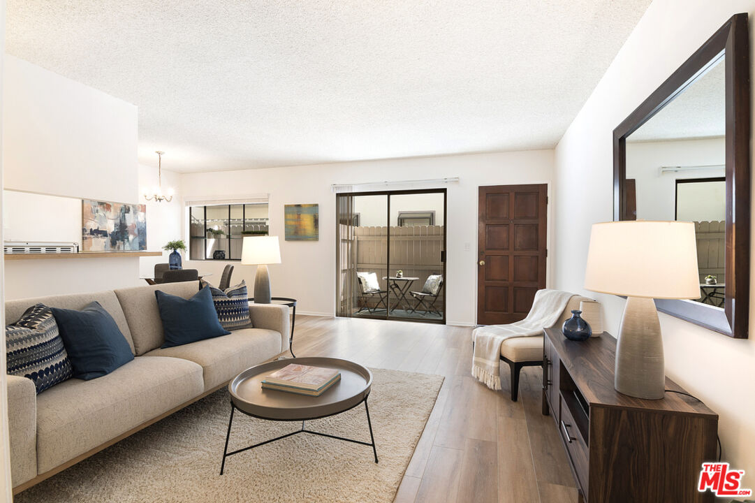 1522 S Centinela Ave Unit: 102