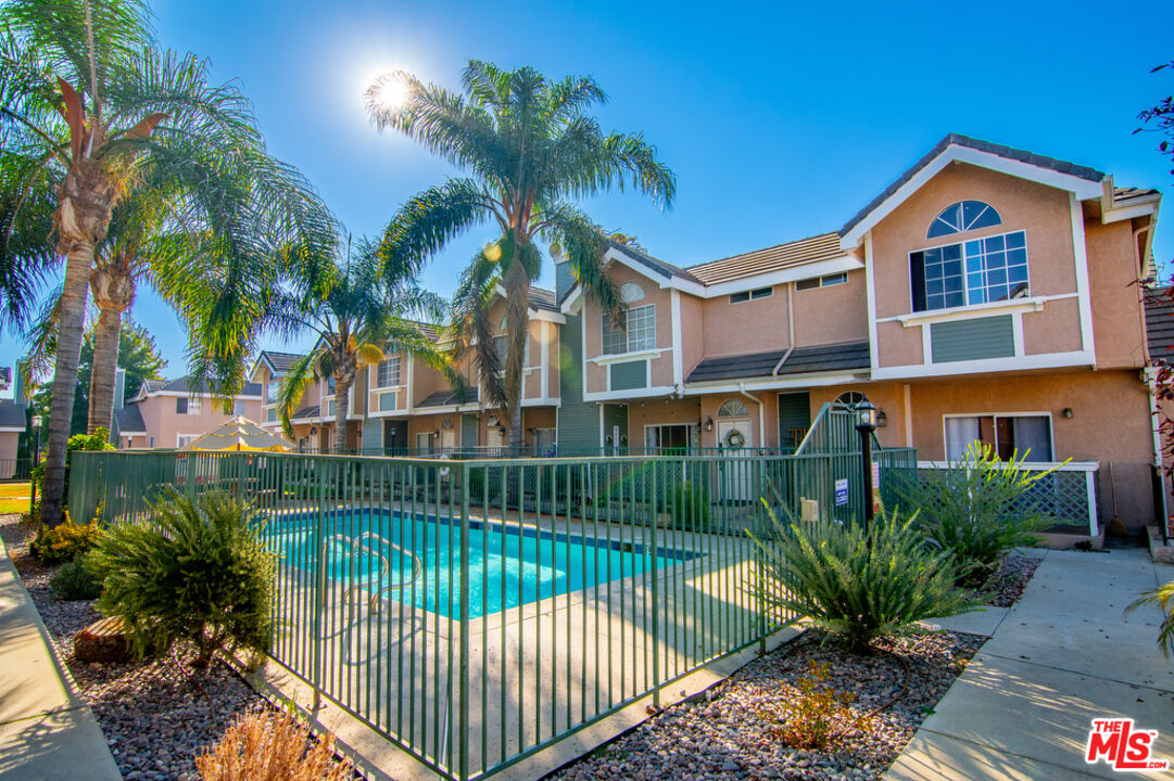 8958 Burnet Ave Unit: C4