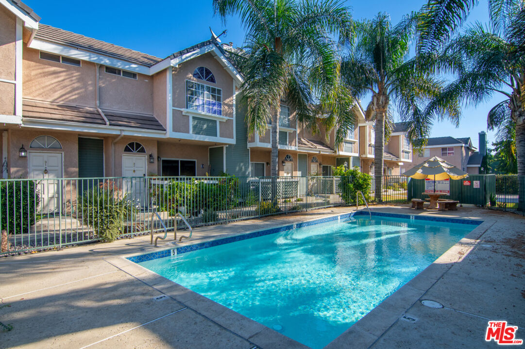 8958 Burnet Ave Unit: C4