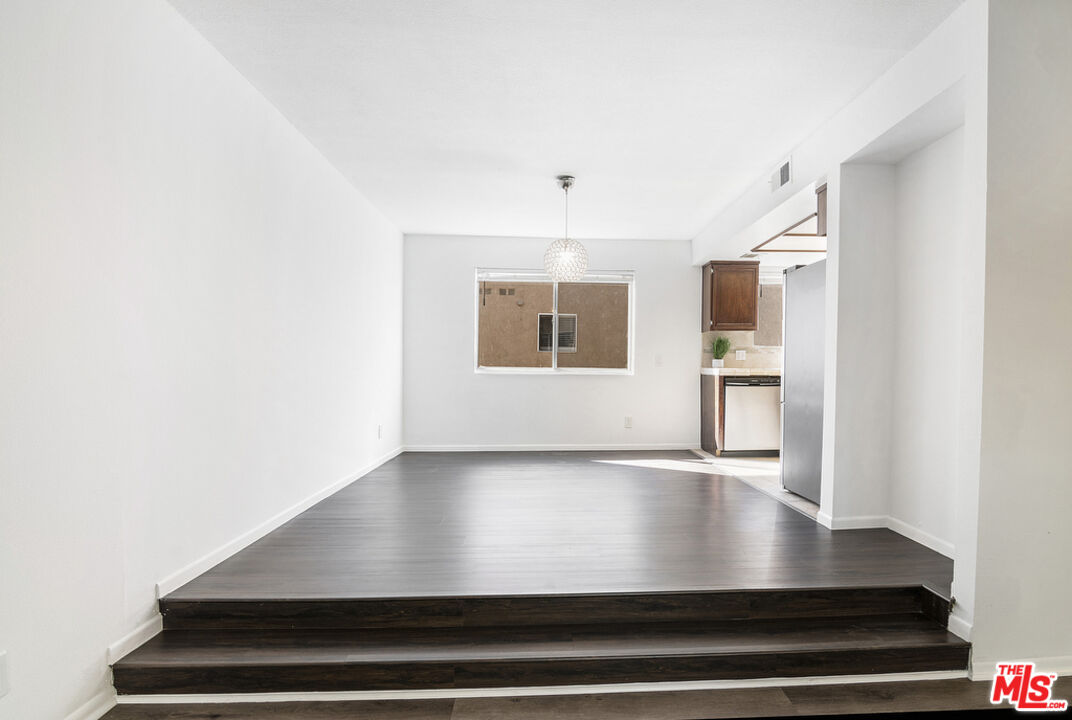 8958 Burnet Ave Unit: C4