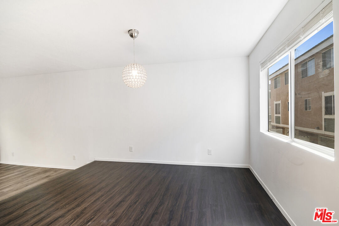 8958 Burnet Ave Unit: C4