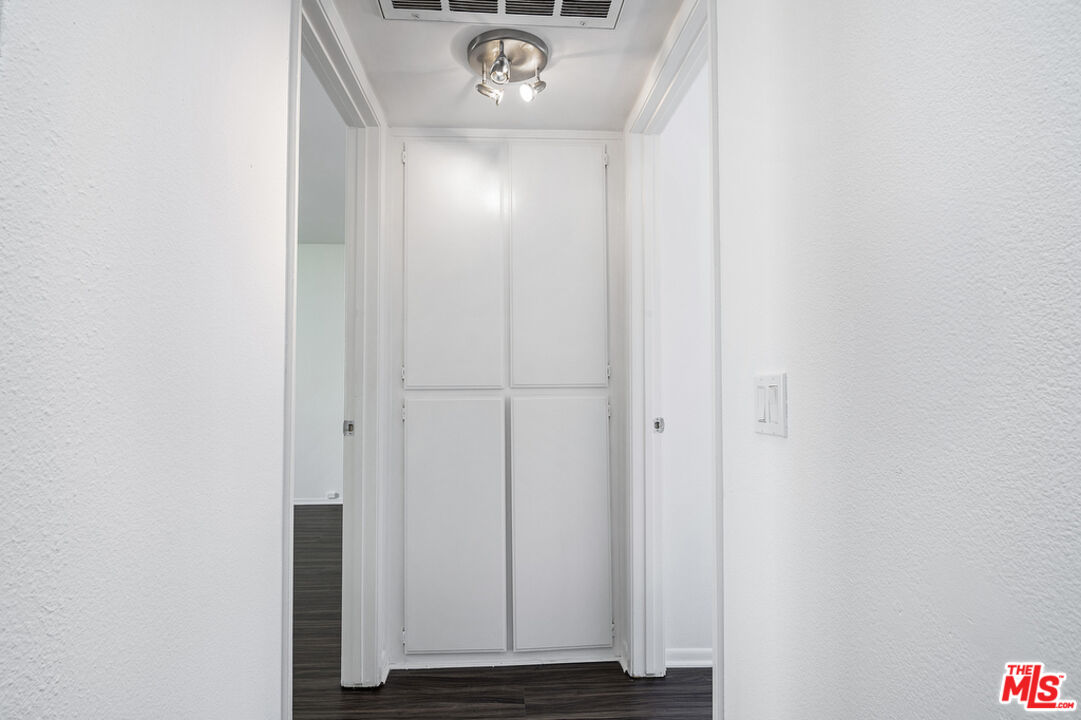 8958 Burnet Ave Unit: C4