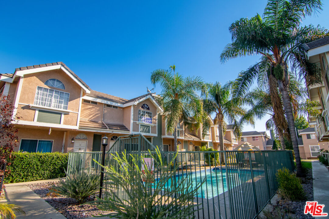 8958 Burnet Ave Unit: C4