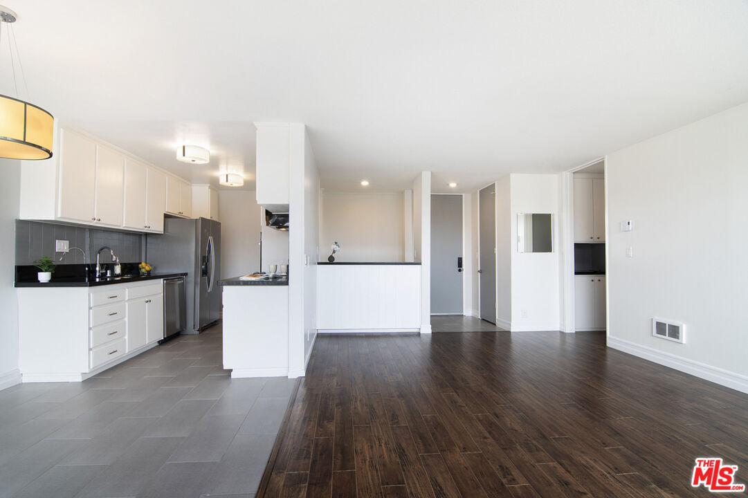 6000 Canterbury Dr Unit: D308