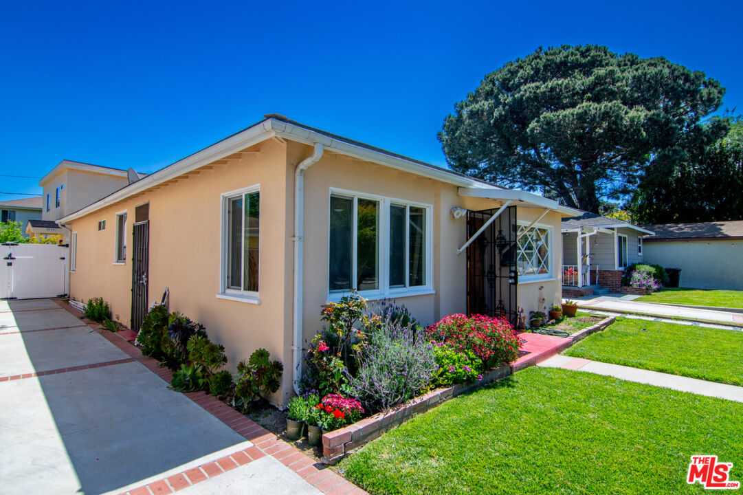 3556 Butler Ave