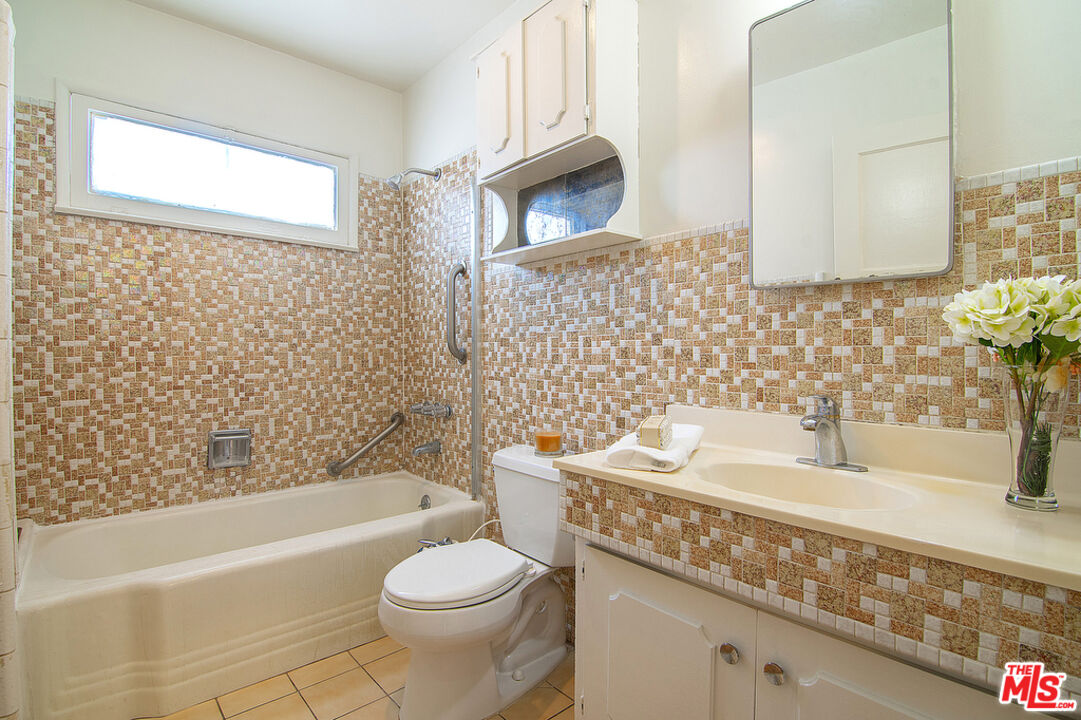 3556 Butler Ave
