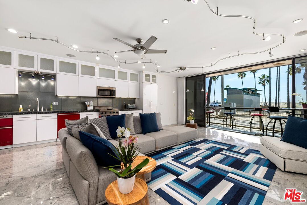 3007 Ocean Front Walk