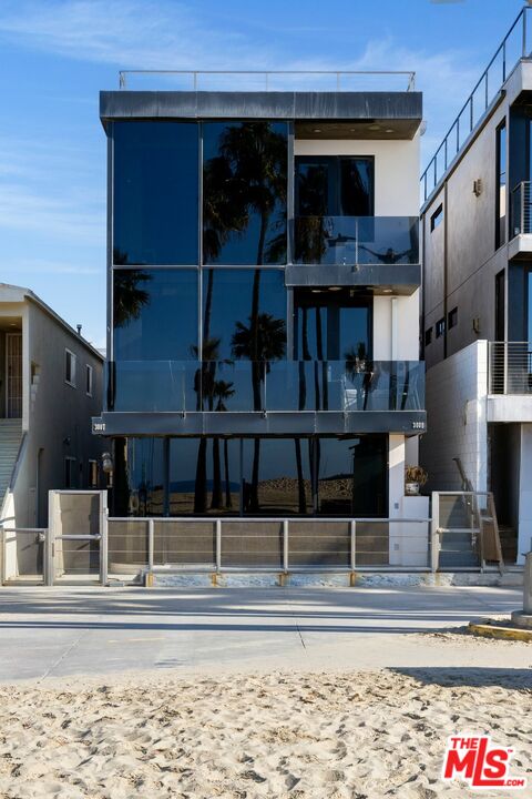3007 Ocean Front Walk