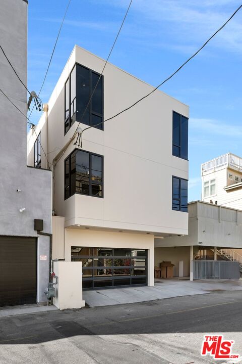 3007 Ocean Front Walk