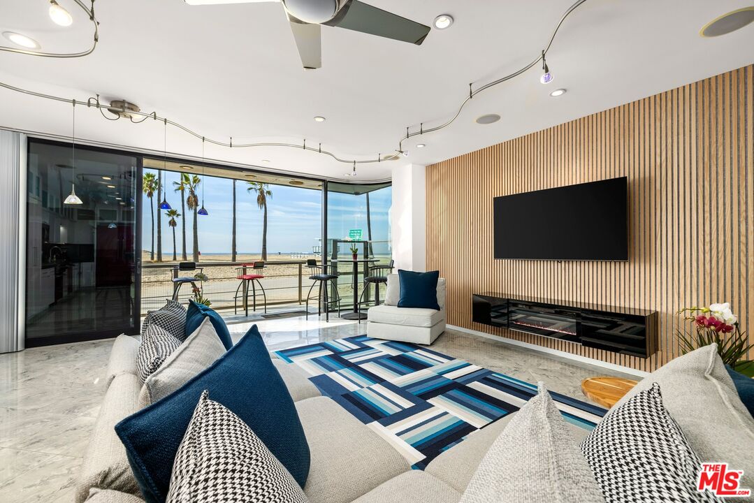3007 Ocean Front Walk
