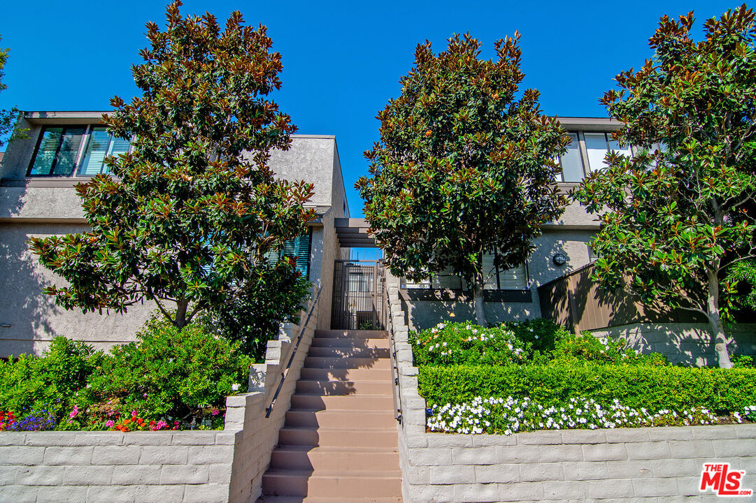 1621 Hilts Ave Unit: 1