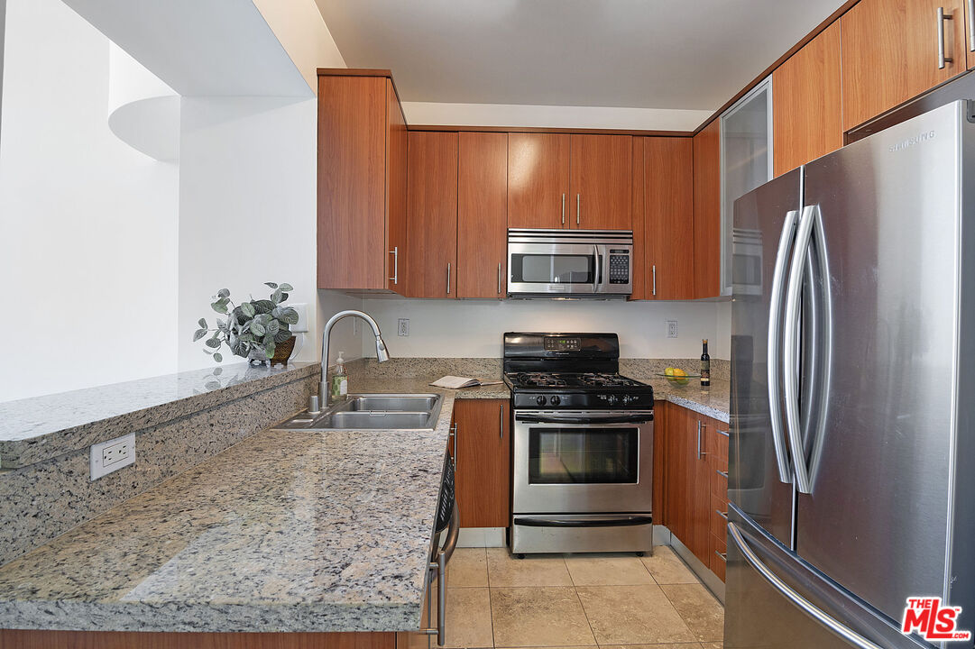 620 S Gramercy Pl Unit: 439