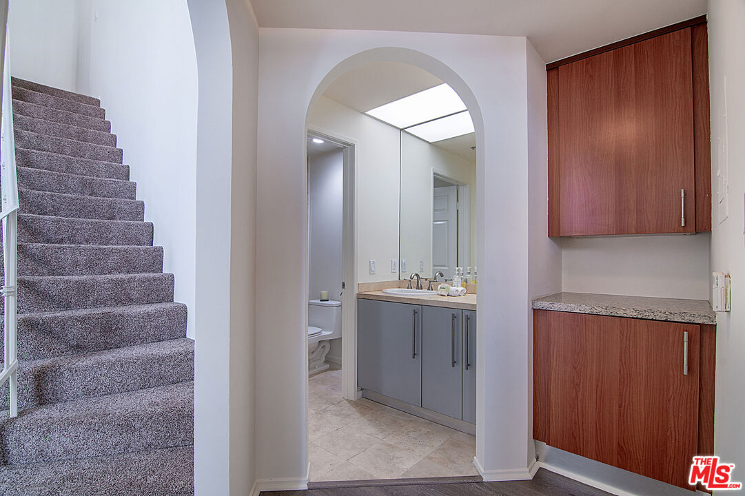 620 S Gramercy Pl Unit: 439