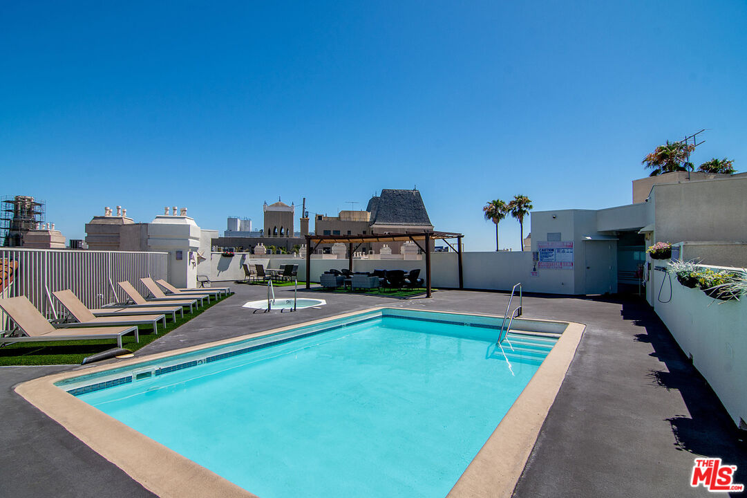 620 S Gramercy Pl Unit: 439