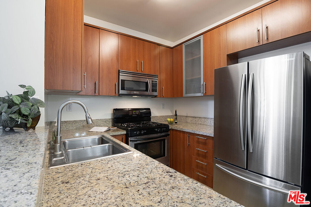 620 S Gramercy Pl Unit: 439